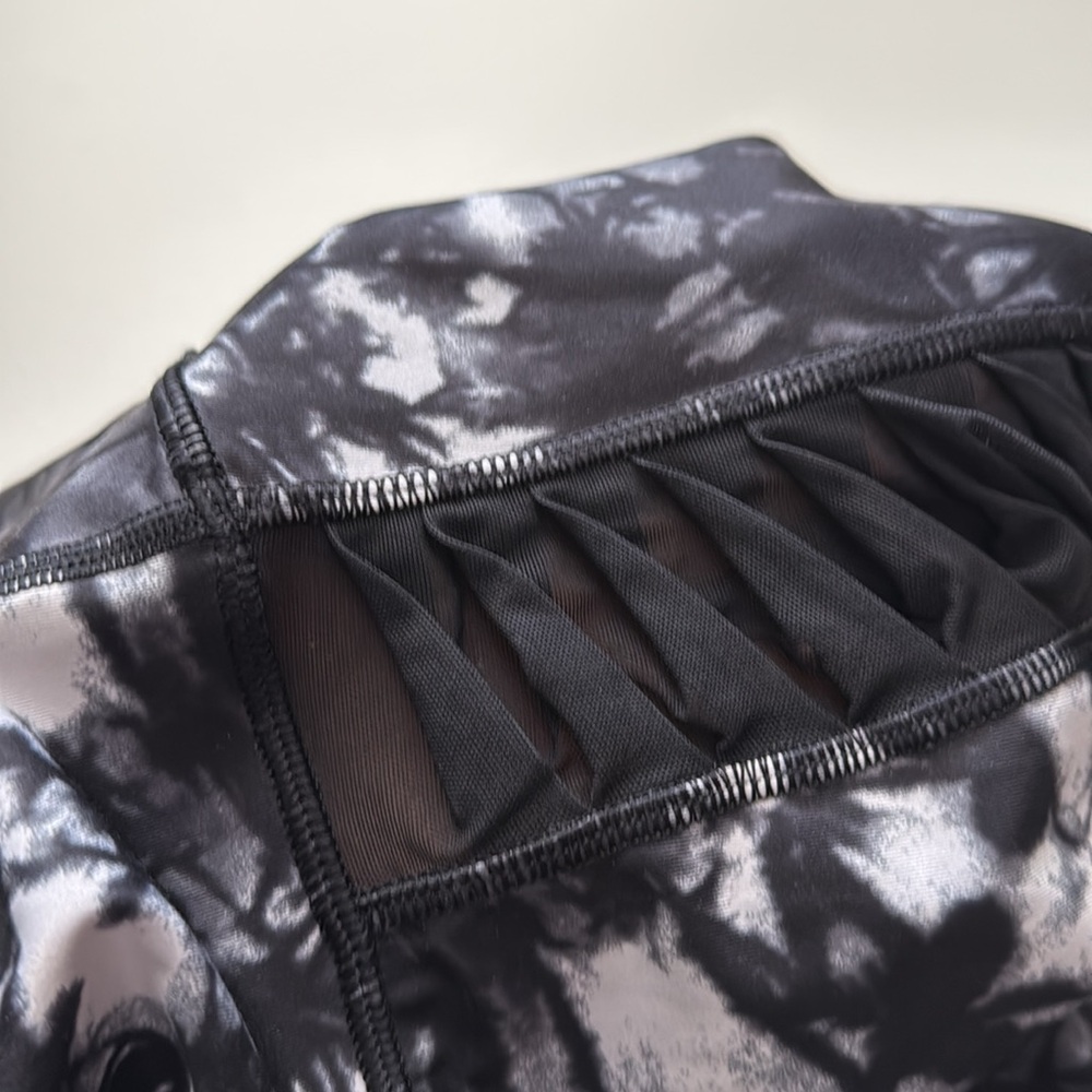 Lululemon Sheer Stripe Leggings - Picture 8 of 10